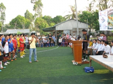 angimex doat hang 3 giai bong da mini giao luu gay quy cay mua xuan nam 2013