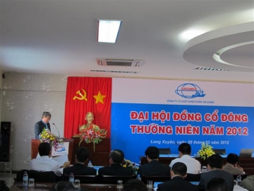 dai hoi dong co dong thuong nien nam 2012  co dong dong thuan cao ve cac noi dung cua dai hoi