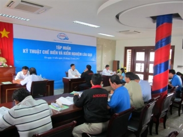 nhan vien angimex tiep tuc duoc tap huan nang cao ky thuat che bien va kiem nghiem lua gao
