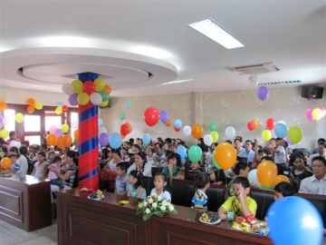 nhon nhip khong khi buoi hop mat thieu nhi nam 2012