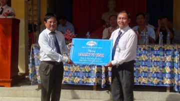 them ba phong may tinh do angimex tai tro da san sang cho nam hoc moi 2012  ?? 2013