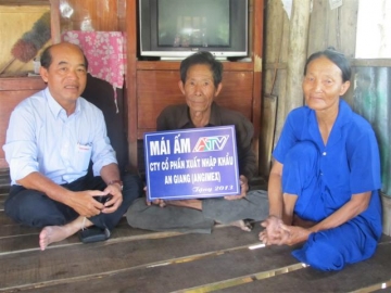 vi nong thon an giang tot dep angimex tiep tuc trao tang mai am cho ho ngheo