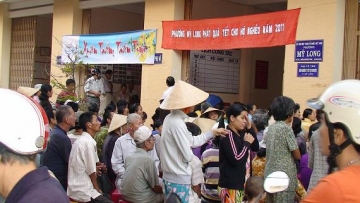 ??xuan tham than tinh ??  ?? angimex tang qua cho cac ho gia dinh kho khan vui xuan don tet