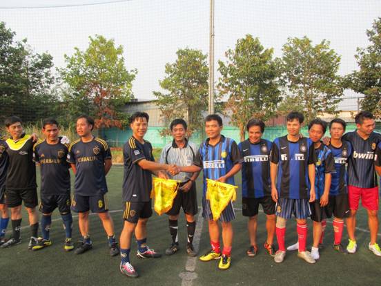 angimex doat chuc vo dich giai bong da giao huu giua cac cong ty luong thuc  ?? cup mung xuan 2013