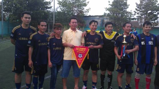 angimex doat chuc vo dich giai bong da giao huu giua cac cong ty luong thuc  ?? cup mung xuan 2013