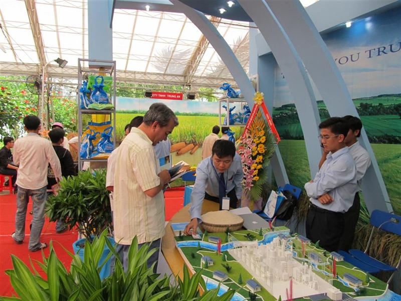 chum anh ve hoat dong cua angimex tai festival lua gao viet nam lan ii 2011