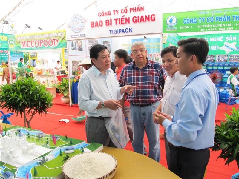 chum anh ve hoat dong cua angimex tai festival lua gao viet nam lan ii 2011