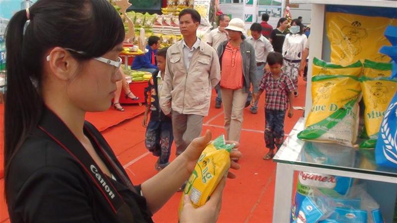 chum anh ve hoat dong cua angimex tai festival lua gao viet nam lan ii 2011