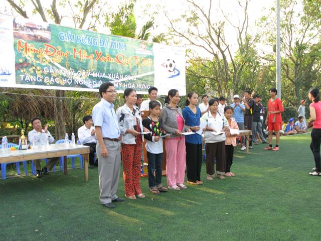 angimex doat hang 3 giai bong da mini giao luu gay quy cay mua xuan nam 2013