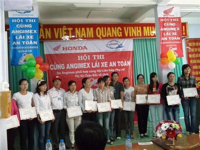 phu nu tx chau doc hao hung voi hoi thi  ??cung angimex lai xe an toan ??