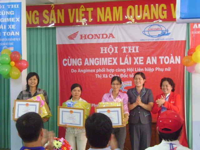 phu nu tx chau doc hao hung voi hoi thi  ??cung angimex lai xe an toan ??
